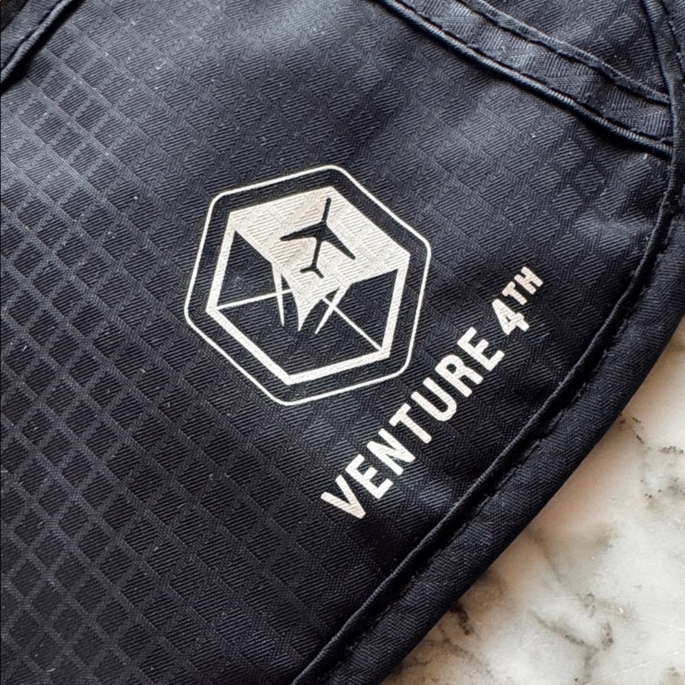 VENTURE 4th Black UNISEX Travel Belt Bag w/RFID Blocking - Picture 5 of 10